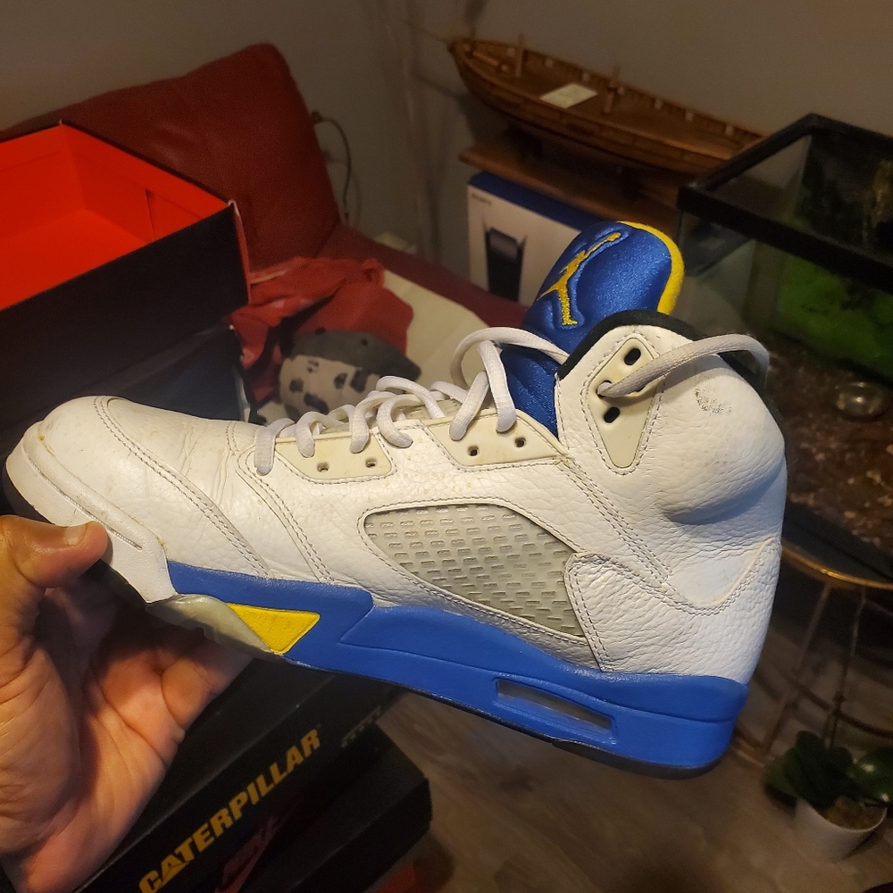 Jordan 5 (Laney)